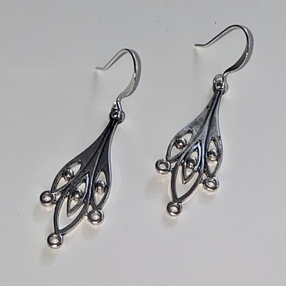 ❤️ Silver Leaf Drop Earrings - Picture 8 of 10